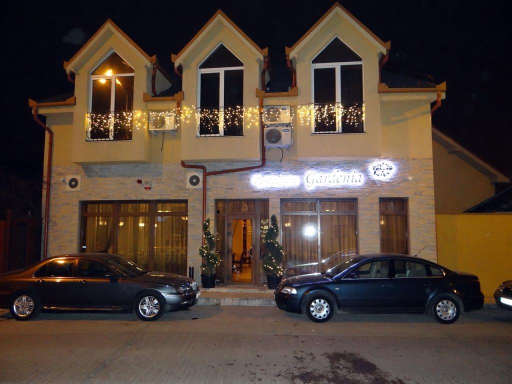 Hotel Vila Gardenia Oradea Exterior foto