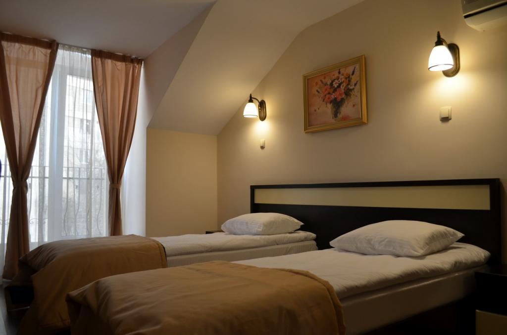 Hotel Vila Gardenia Oradea Exterior foto